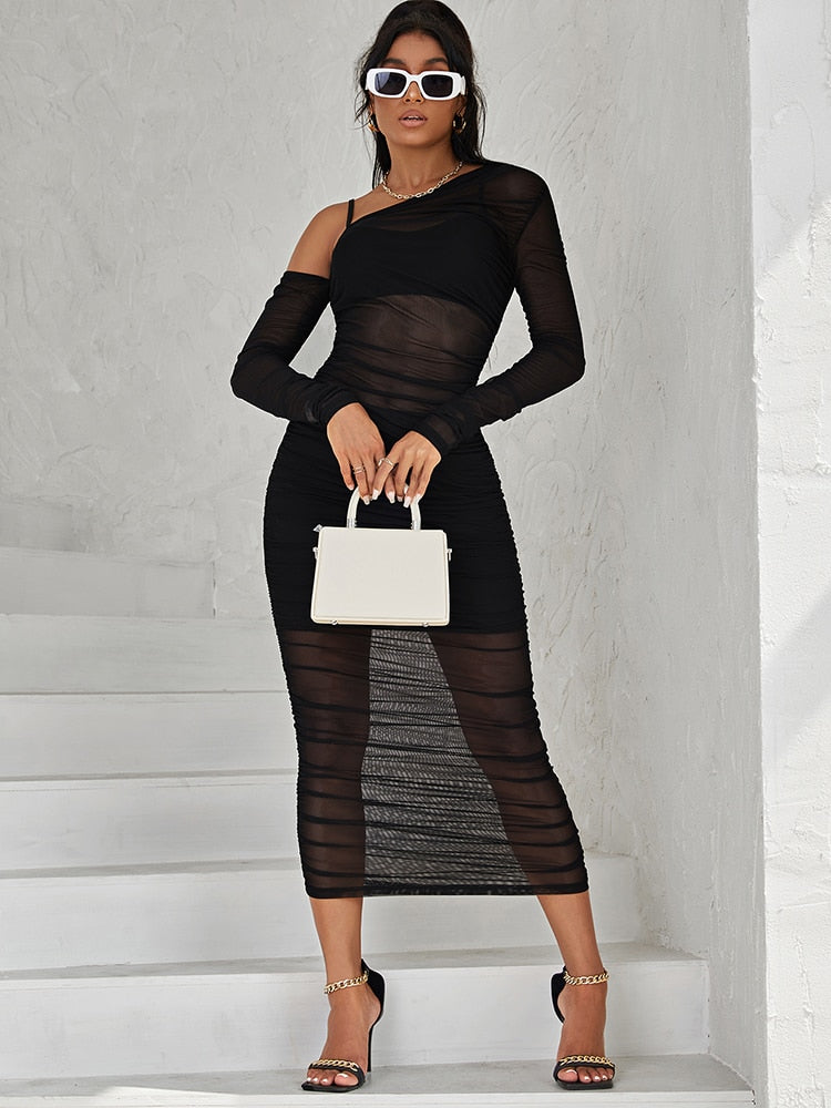 Robe noire transparente voile
